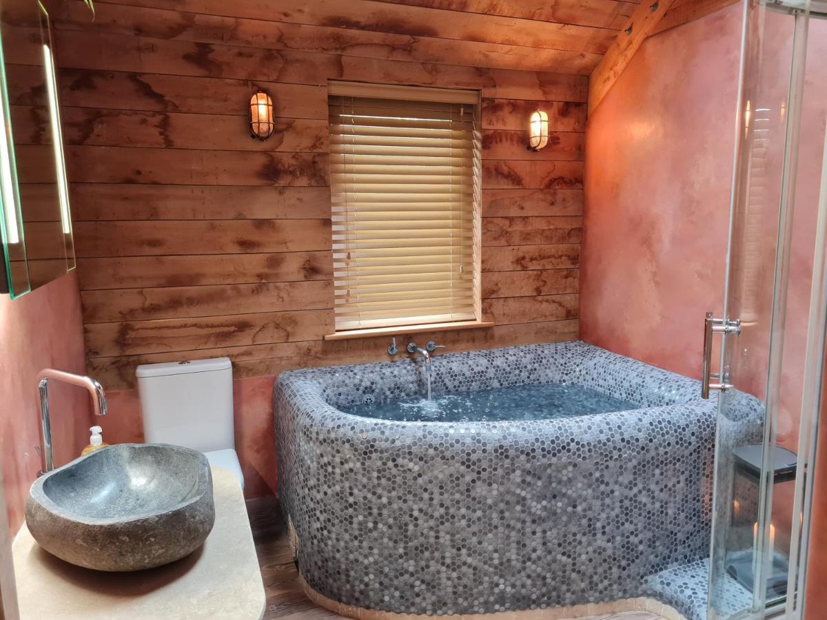 The Old Pottery, Unique Views & Spa-Like Bathroom 에쉬버튼 외부 사진